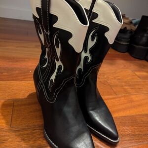 Wild Fable Black and White Heeled Boots